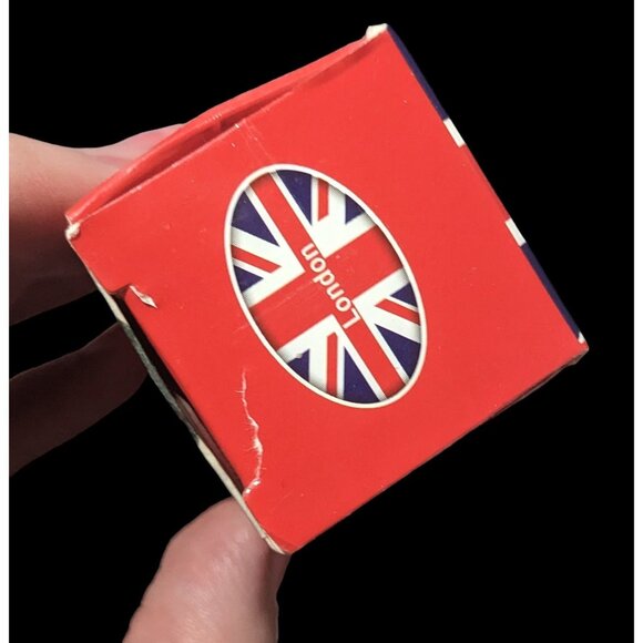 Queen Elizabeth II Mini Figure - Picture 8 of 16